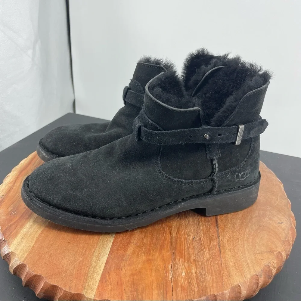 UGG Women's Elisa Boot with Buckle in Black Suede size‎ 7